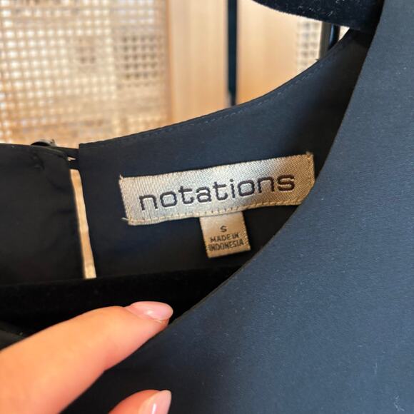 Black tank top loose crepe notations size small - Picture 4 of 6